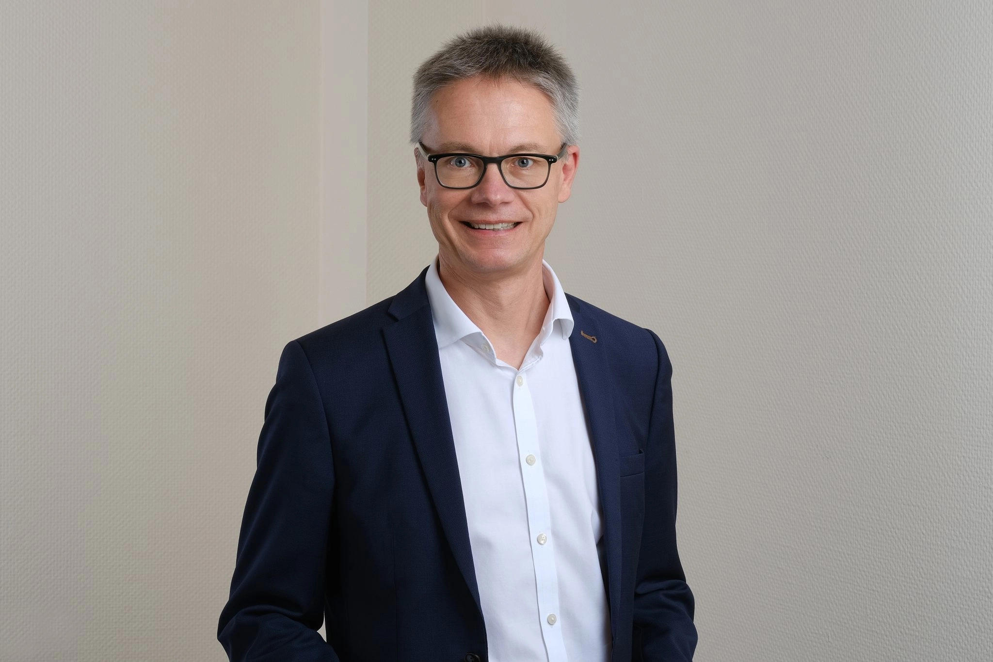 Portrait von Dr. Kai Schiefelbein, CEO bei Stiebel Eltron. Foto: BWP / Kirsten Breustedt