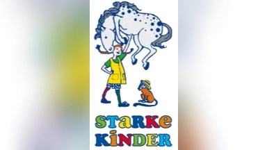 Bunte Illustration: ein Kind hebt ein Pferd über dem Kopf, ein Hund sitzt daneben, darunter der Schriftzug ‚STARKE KINDER‘.