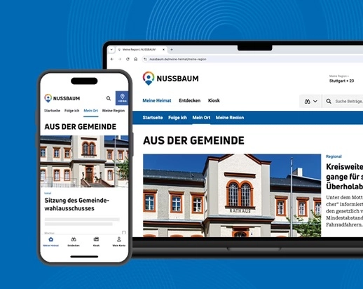 Mobil- und Desktop-Ansicht einer Gemeinde-Website mit Artikelüberschrift 'Aus der Gemeinde' und Bild eines Rathauses.