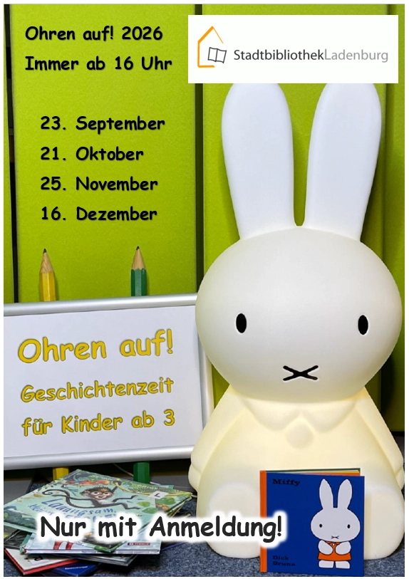 Werbeplakat: weißes Hasen-Leselicht neben Kinderbüchern und Text zu ‚Ohren auf! Geschichtenzeit für Kinder ab 3‘ mit Terminen und dem Hinweis ‚Nur mit Anmeldung‘.