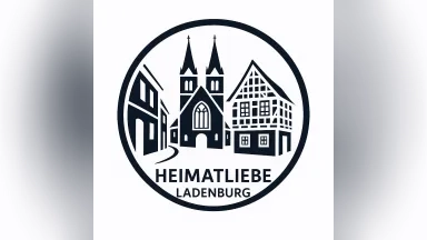 Rundes Logo mit stilisierten Fachwerkhäusern und einer Kirche, Text: HEIMATLIEBE LADENBURG.