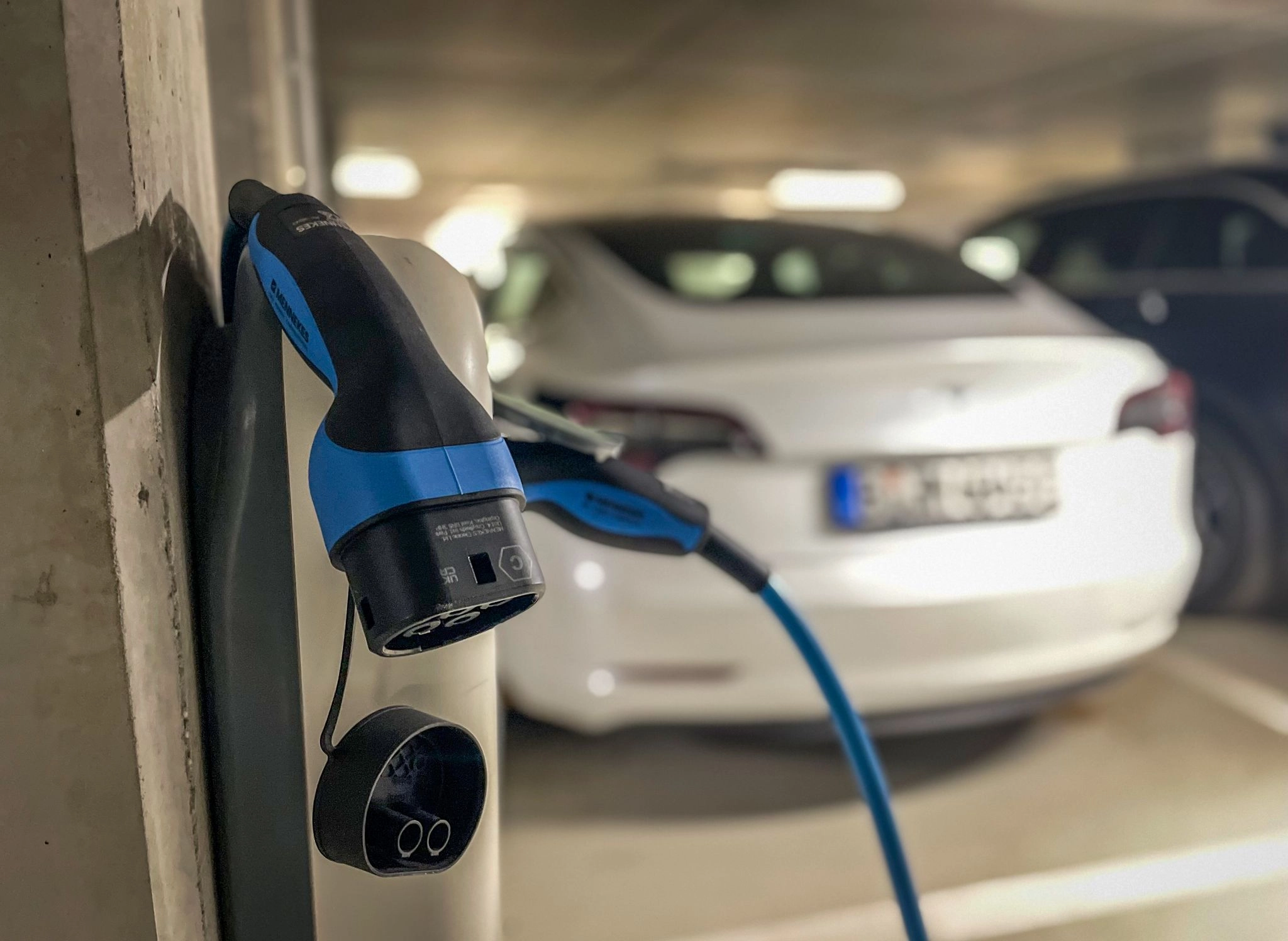 Wollen Sie eine Wallbox in der Tiefgarage Ihrer Eigentumswohnung installieren? Dann müssen die Miteigentümer einverstanden sein.